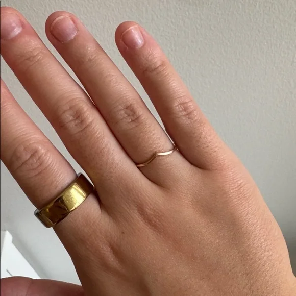 Mejuri Solo Diamond Ring (14k Yellow Gold) - Picture 7 of 8